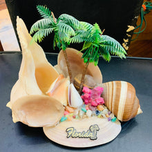 Load image into Gallery viewer, Vintage Souvenir Shell Lamps