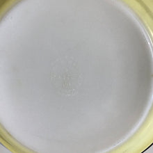 Load image into Gallery viewer, Vintage Pyrex Pie Plate with Cradle