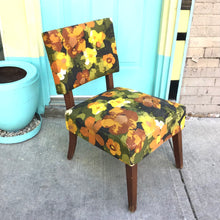 Load image into Gallery viewer, Vintage Slipper Chair
