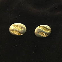 Load image into Gallery viewer, Vintage Goldtone Earrings