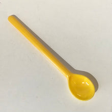 Load image into Gallery viewer, Vintage Plastic Kitchen Utensils