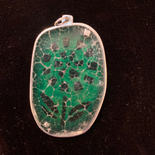 Load image into Gallery viewer, Mod Flower Pendant