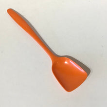 Load image into Gallery viewer, Vintage Plastic Kitchen Utensils
