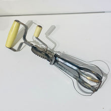 Load image into Gallery viewer, Vintage Egg Beaters