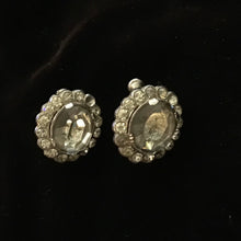 Load image into Gallery viewer, Vintage Rhinestone Screw Back Earrings