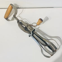 Load image into Gallery viewer, Vintage Egg Beaters