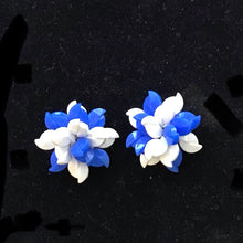 Load image into Gallery viewer, Vintage Clip On Cluster Earrings