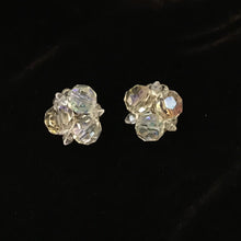 Load image into Gallery viewer, Vintage Clip On Cluster Earrings