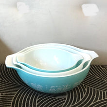Load image into Gallery viewer, Vintage Pyrex Butterprint Mixing Bowls