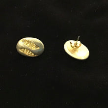 Load image into Gallery viewer, Vintage Goldtone Earrings