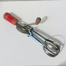 Load image into Gallery viewer, Vintage Egg Beaters