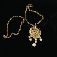 Load image into Gallery viewer, Vintage Faux Pearl Brooch/Pendant