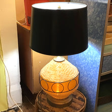 Load image into Gallery viewer, 1960s Spaghettiware Lamp