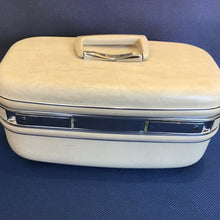 Load image into Gallery viewer, Vintage Eaton Train Case