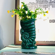 Load image into Gallery viewer, Vintage Ceramic Shell TV Lamp
