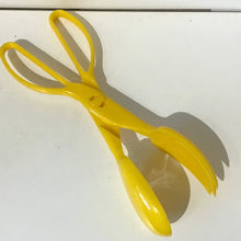 Load image into Gallery viewer, Vintage Plastic Kitchen Utensils