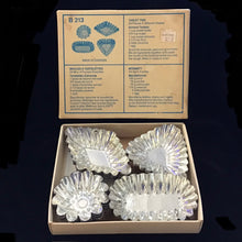 Load image into Gallery viewer, Vintage Tartlet Tin Set