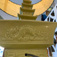 Load image into Gallery viewer, 1950s Pagoda Style Table Lamp