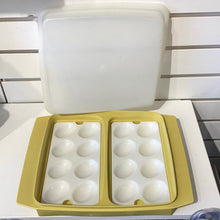 Load image into Gallery viewer, Vintage Tupperware