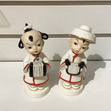 Load image into Gallery viewer, 1950s Chinese Figurine Pair