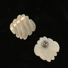 Load image into Gallery viewer, Mother of Pearl Earrings