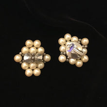 Load image into Gallery viewer, Vintage Clip On Cluster Earrings