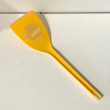 Load image into Gallery viewer, Vintage Plastic Kitchen Utensils