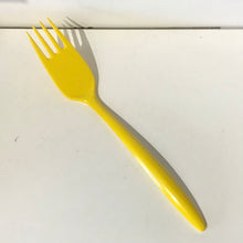 Load image into Gallery viewer, Vintage Plastic Kitchen Utensils
