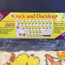 Load image into Gallery viewer, Duck &amp; Ducklings Bulletin Board Set