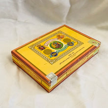 Load image into Gallery viewer, Vintage Tobacciana