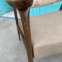 Load image into Gallery viewer, Vintage Metal Frame Arm Chair