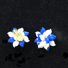 Load image into Gallery viewer, Vintage Clip On Cluster Earrings