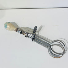 Load image into Gallery viewer, Vintage Egg Beaters