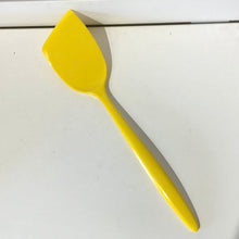 Load image into Gallery viewer, Vintage Plastic Kitchen Utensils