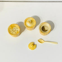 Load image into Gallery viewer, Vintage Ceramic Cruet Set