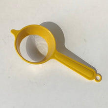 Load image into Gallery viewer, Vintage Plastic Kitchen Utensils