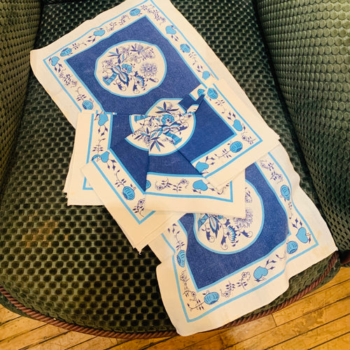 Vintage Napkin & Runner Set