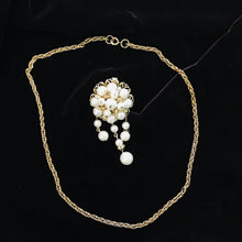 Load image into Gallery viewer, Vintage Faux Pearl Brooch/Pendant
