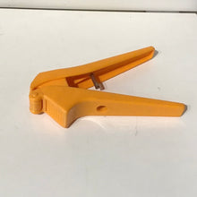 Load image into Gallery viewer, Vintage Plastic Kitchen Utensils