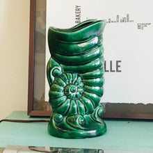 Load image into Gallery viewer, Vintage Ceramic Shell TV Lamp