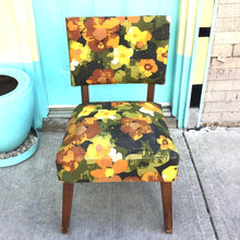 Load image into Gallery viewer, Vintage Slipper Chair