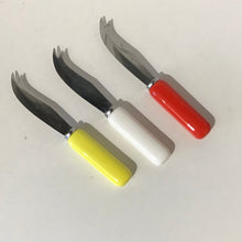 Load image into Gallery viewer, 1970s Cheese Knives