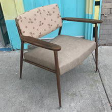 Load image into Gallery viewer, Vintage Metal Frame Arm Chair