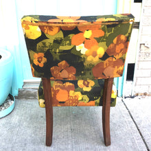 Load image into Gallery viewer, Vintage Slipper Chair