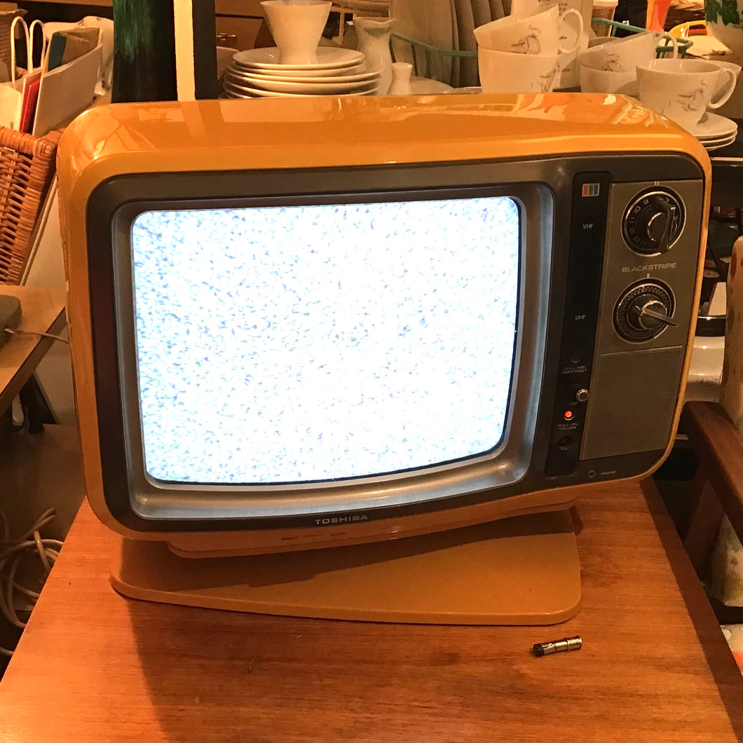 1977 Toshiba model C385C Television