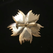 Load image into Gallery viewer, Vintage Flower Brooch