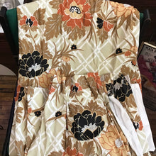 Load image into Gallery viewer, 1970s Pinch Pleat Curtain Pain