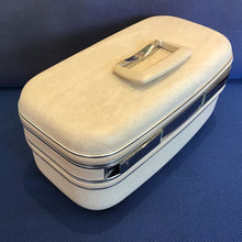 Load image into Gallery viewer, Vintage Eaton Train Case