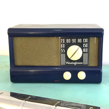 Load image into Gallery viewer, Vintage Bakelite Radios