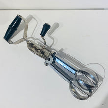 Load image into Gallery viewer, Vintage Egg Beaters